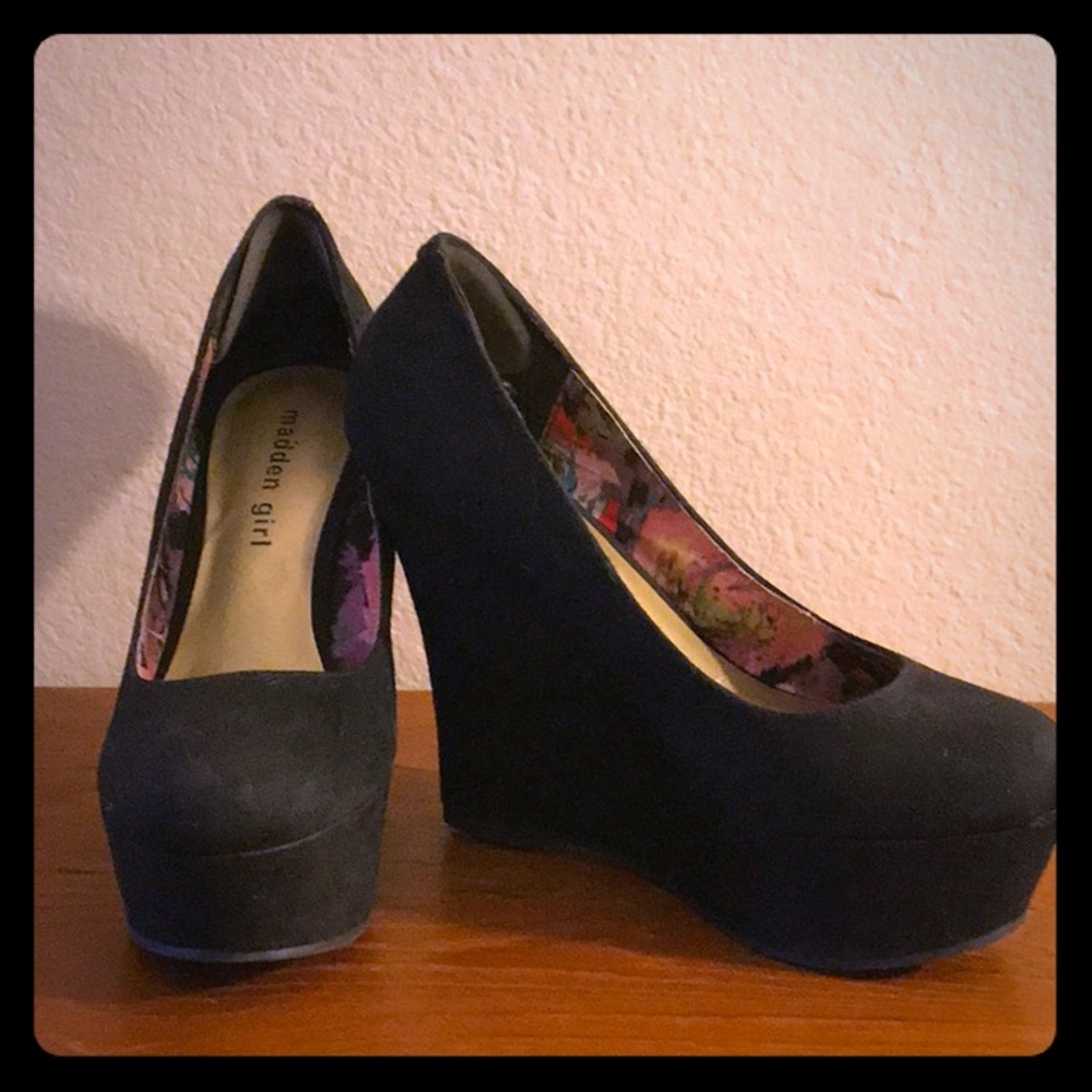 Black faux suede madden girl platform wedges size